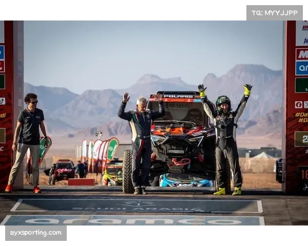 达喀尔拉力赛收官日：摩托车手们在玫瑰湖畔与家人团聚