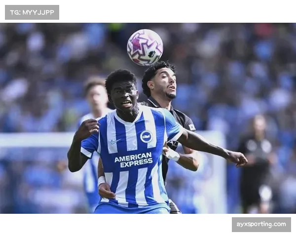 布莱顿对阵切尔西，VAR长时间回看判定角球进攻中是否存在推人犯规